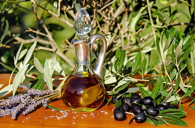 Dakry: the fruits of Messinian land all over the world 9 Olive Oil and Honey Products